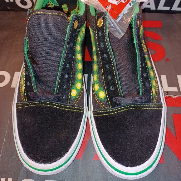 Athletic_Shoes